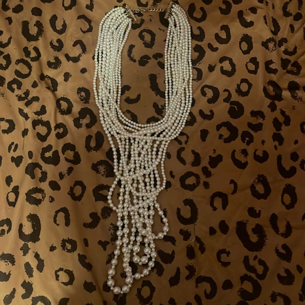 GREAT condition - 10-strand pearl necklace with graduated sized pearls
